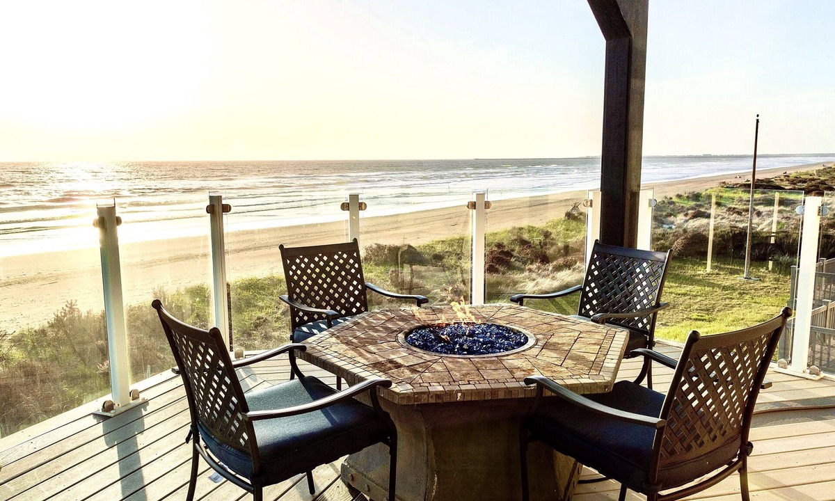 Westport House | Seascape Villa - Oceanfront panoramic view - Hot tub