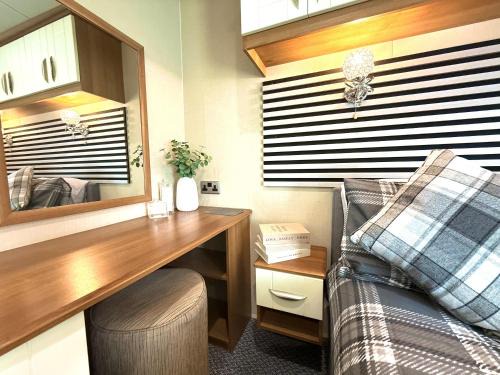 Cayton Bay House | Seashell Retreat