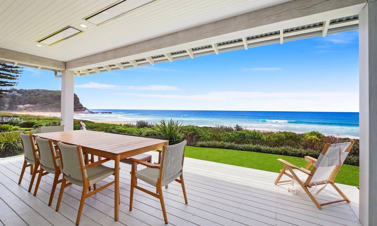 North Avoca House | SEASHORE: North Avoca Beachfront, Panoramic ocean views, WiFi, Ultra modern.