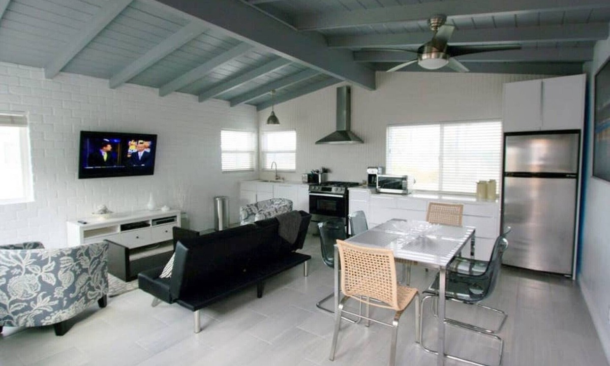 Santa Ana Heights Apartment | Seashore Up · Whitewater view Luxury condo