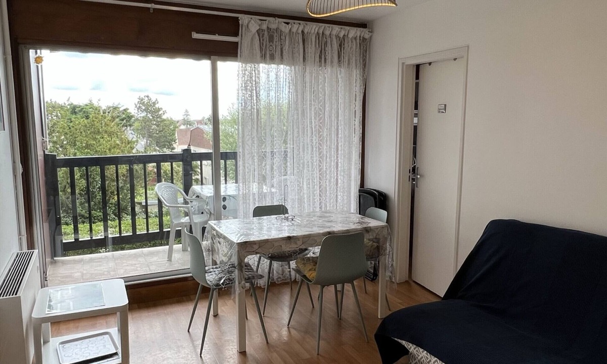 Varaville Apartment | Seaside 1-BR Apartment with Balcony, 70m from Beach, Sleeps 5