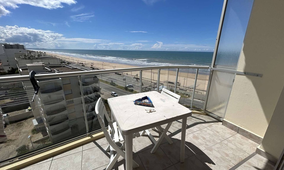 Saint-Jean-de-Monts Apartment | Seaside 2-Room Apartment with Balcony and Stunning Views, 50m from Beach, Saint-Jean-de-Monts