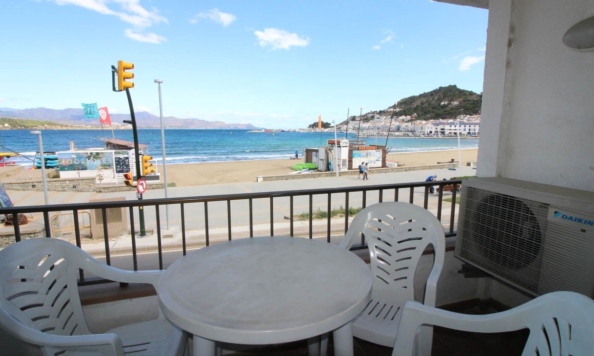 Port de la Selva Apartment | Seaside Apartment in El Port de la Selva with Parking