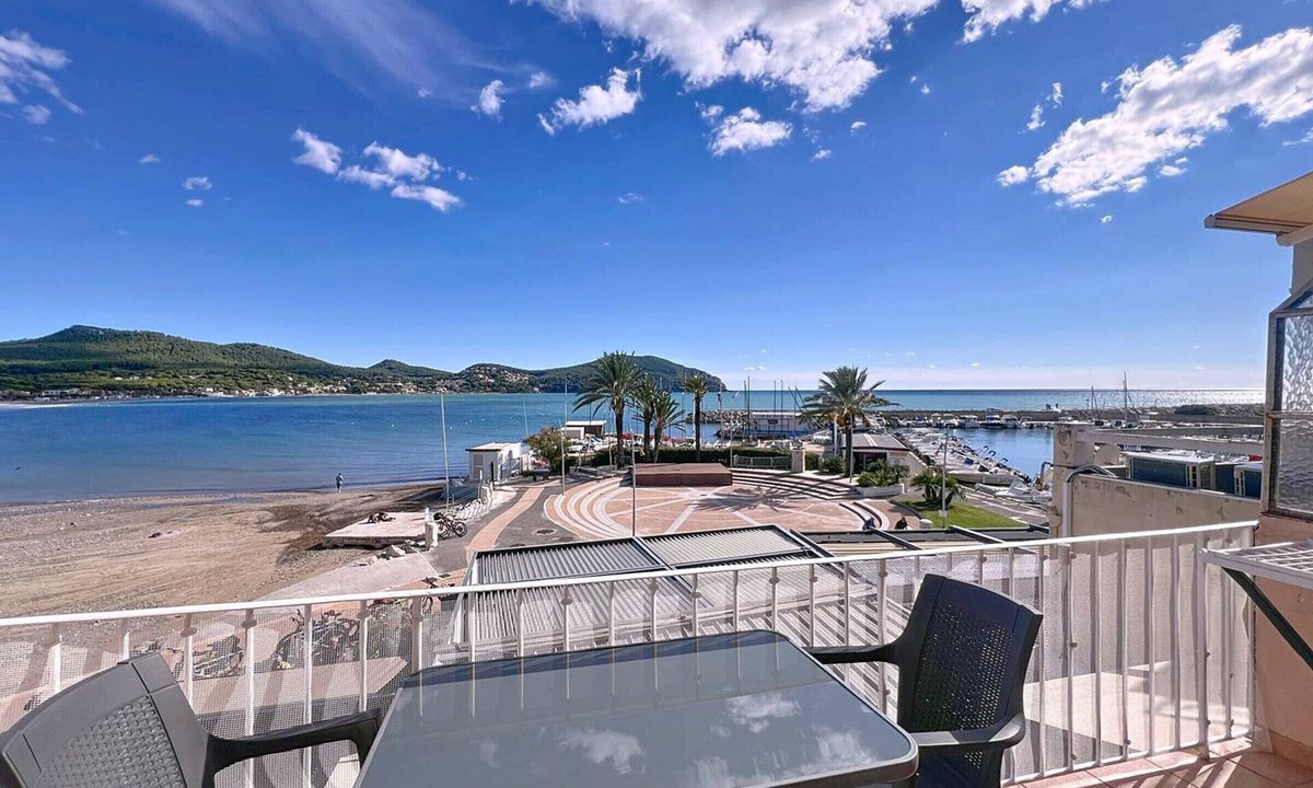 Les Lecques Apartment | Seaside Apartment with Air Conditioning