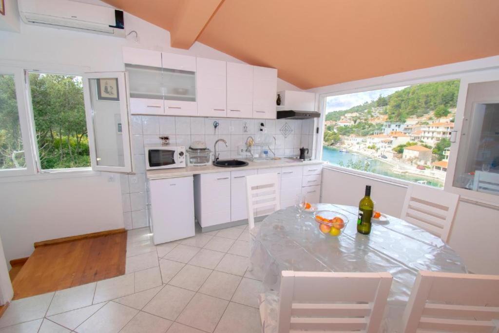 Blato Apartment | Seaside apartment Nino Gršćica Prižba