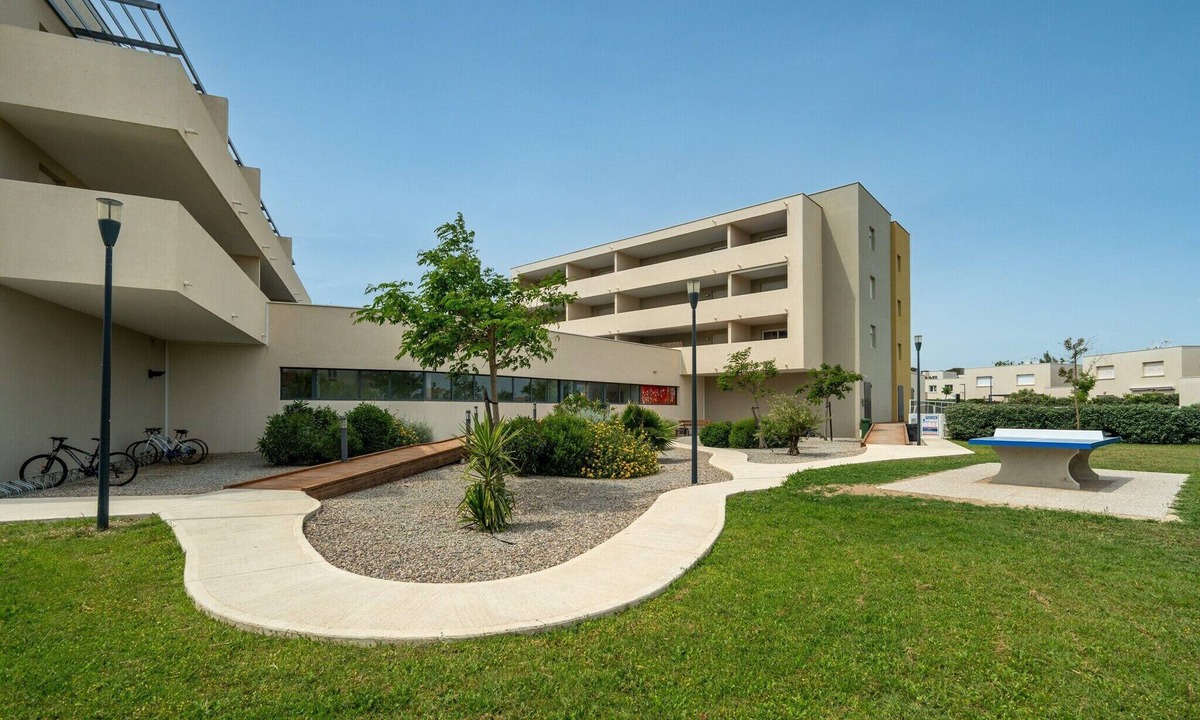 Serignan Apartment | Seaside Apartment with Pool