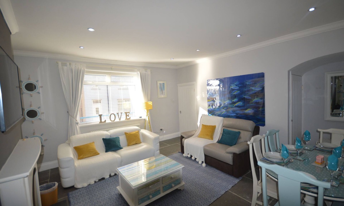 Woodhorn House | SEASIDE COTTAGE WITH SEA VIEWS