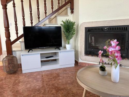 El Castell de Montornes House | Seaside cottage