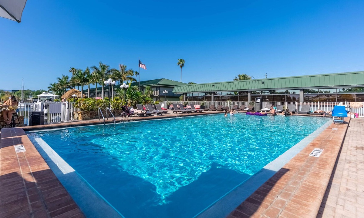 Whitfield House | Seaside Dream | Private & Modern | Ace Location |