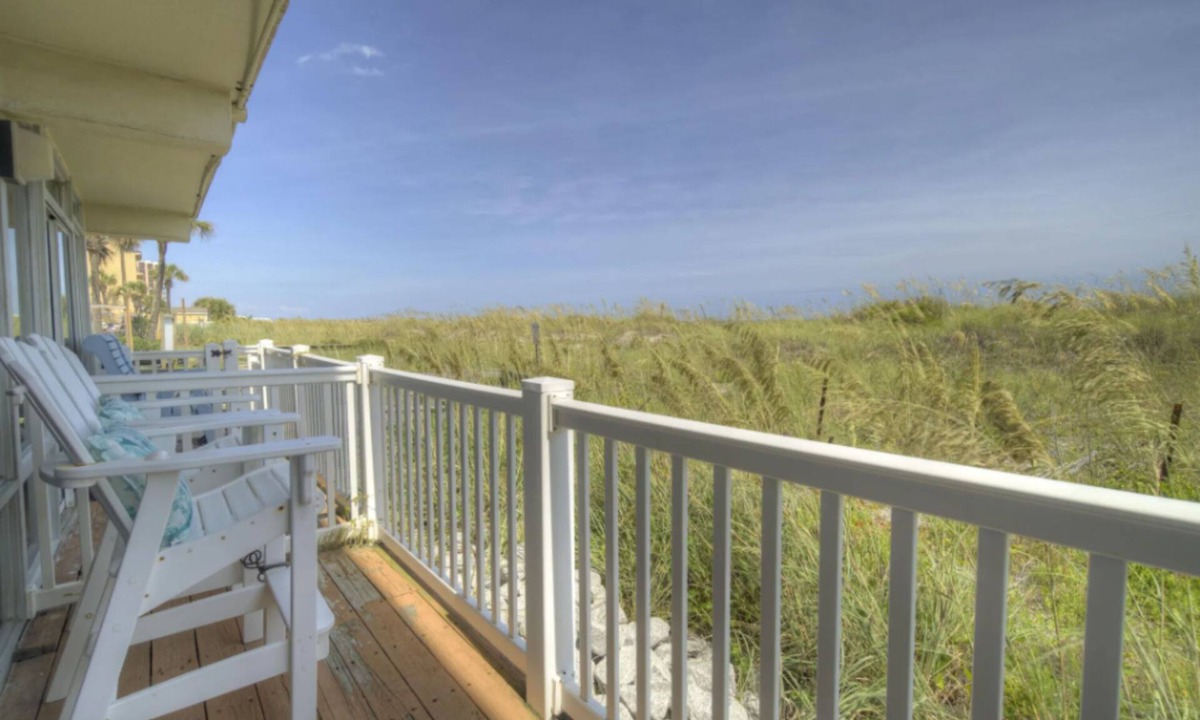 Crescent Beach Condo | Seaside Elegance Your Coastal Getaway