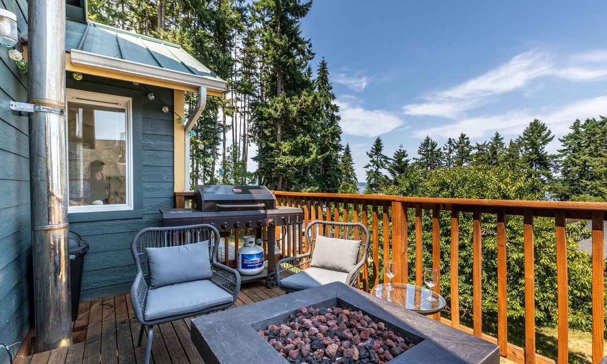 Bells Beach House | Seaside Getaway by AvantStay | Deck w/Views