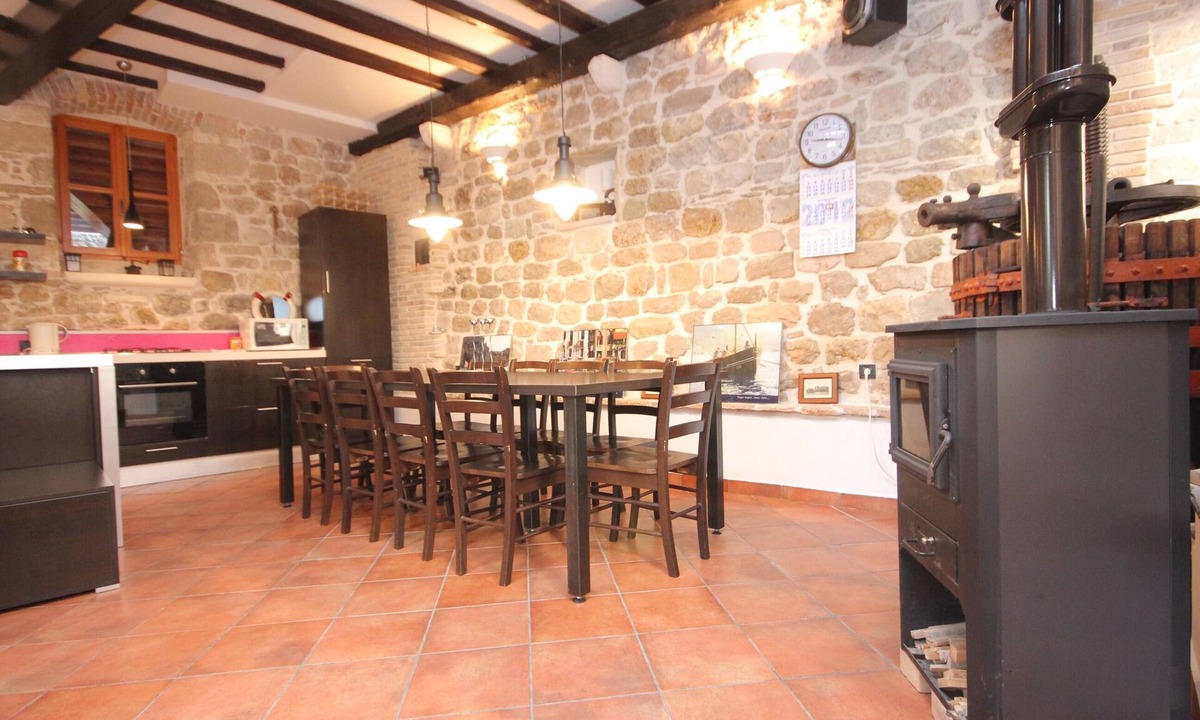 Komiza House | Seaside holiday house Komiža, Vis (K-3469)