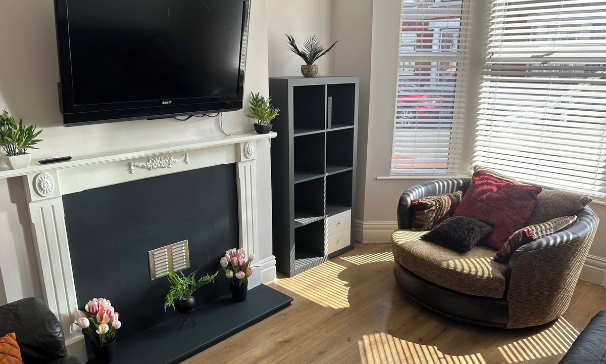 New Brighton House | Seaside home 6 Bed sleeps 10