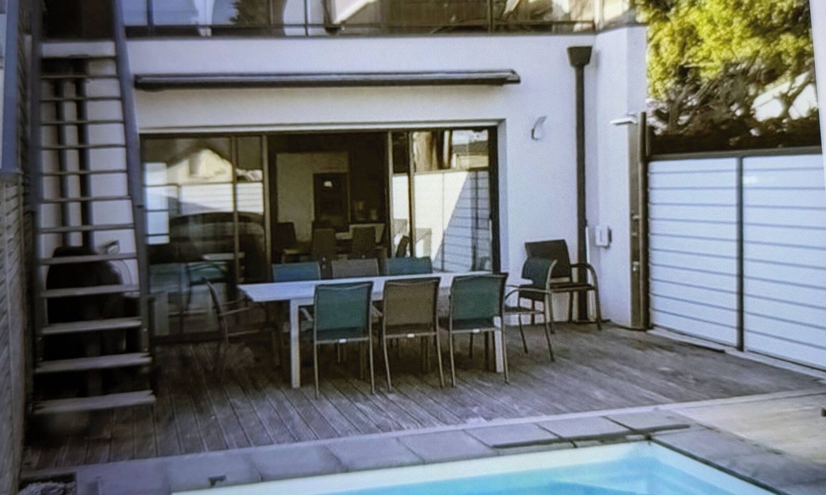 Ambon House | Seaside house with pool and jacuzzi