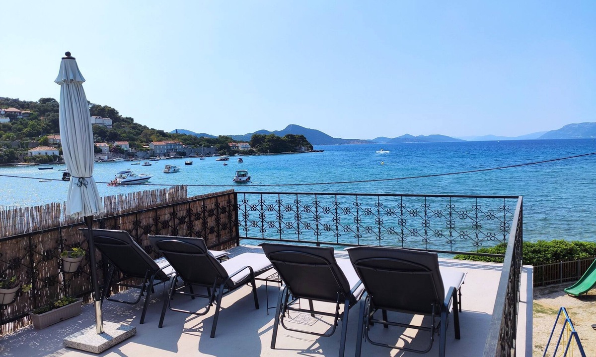 Kolocep Island House | Seaside Island Retreat near Dubrovnik