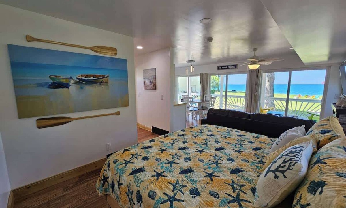 Madison-on-the-Lake Apartment | SeaSide Lake-Front Cottage