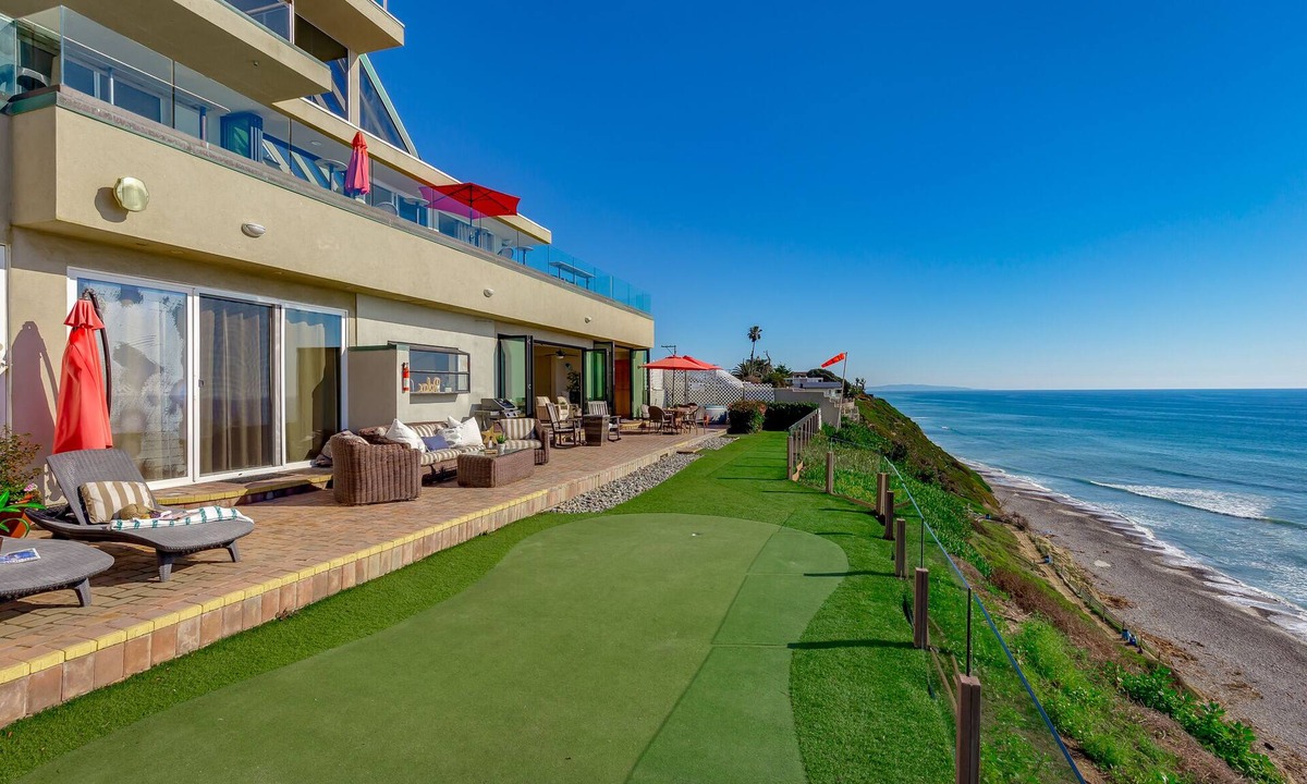Leucadia House | Seaside Luxury Duplex with Putting Green E950-0