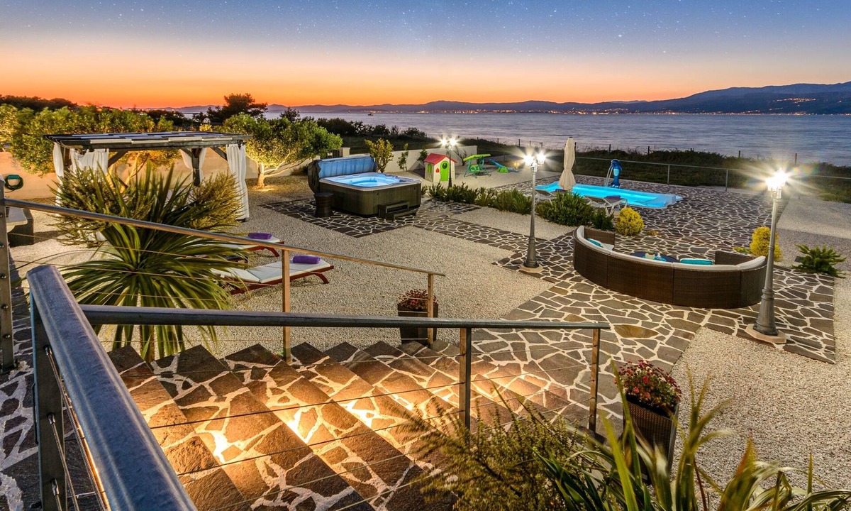 Supetar House | Seaside luxury villa with a swimming pool Supetar, Brač (K-12371)