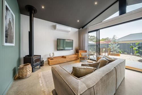 Grange House | Seaside on Swan Laneway Retreat