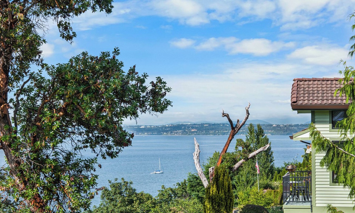 Tacoma House | Seaside Place at Dash Point Beach