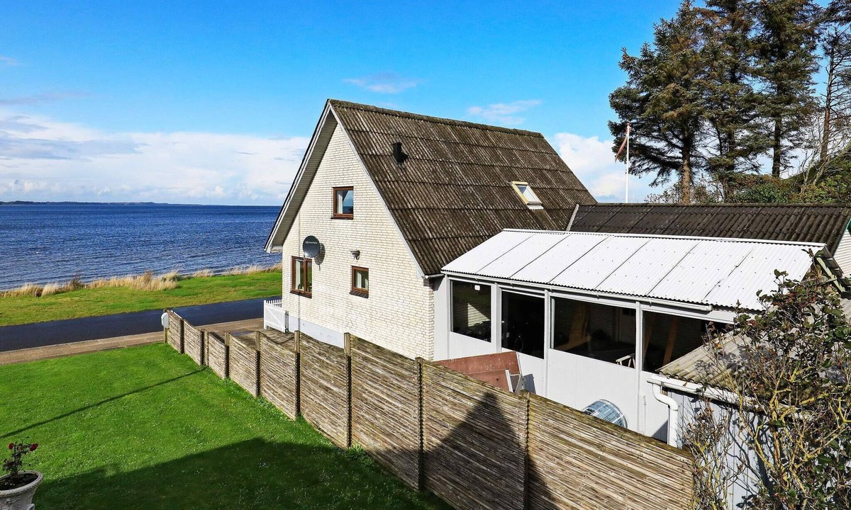 Hvalpsund House | Seaside Retreat in Hvalpsund-By Traum