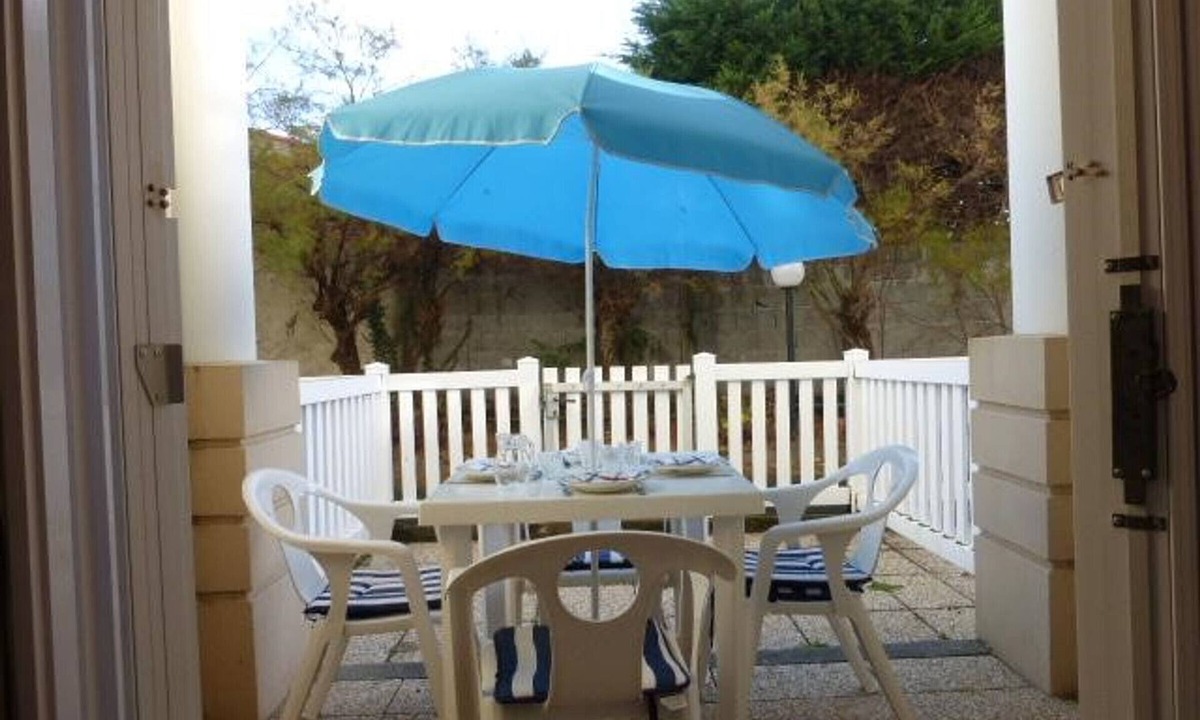 Saint-Hilaire-de-Riez Apartment | Seaside Studio with Terrace, 3 Sleeps, Beach Nearby, Parking Included