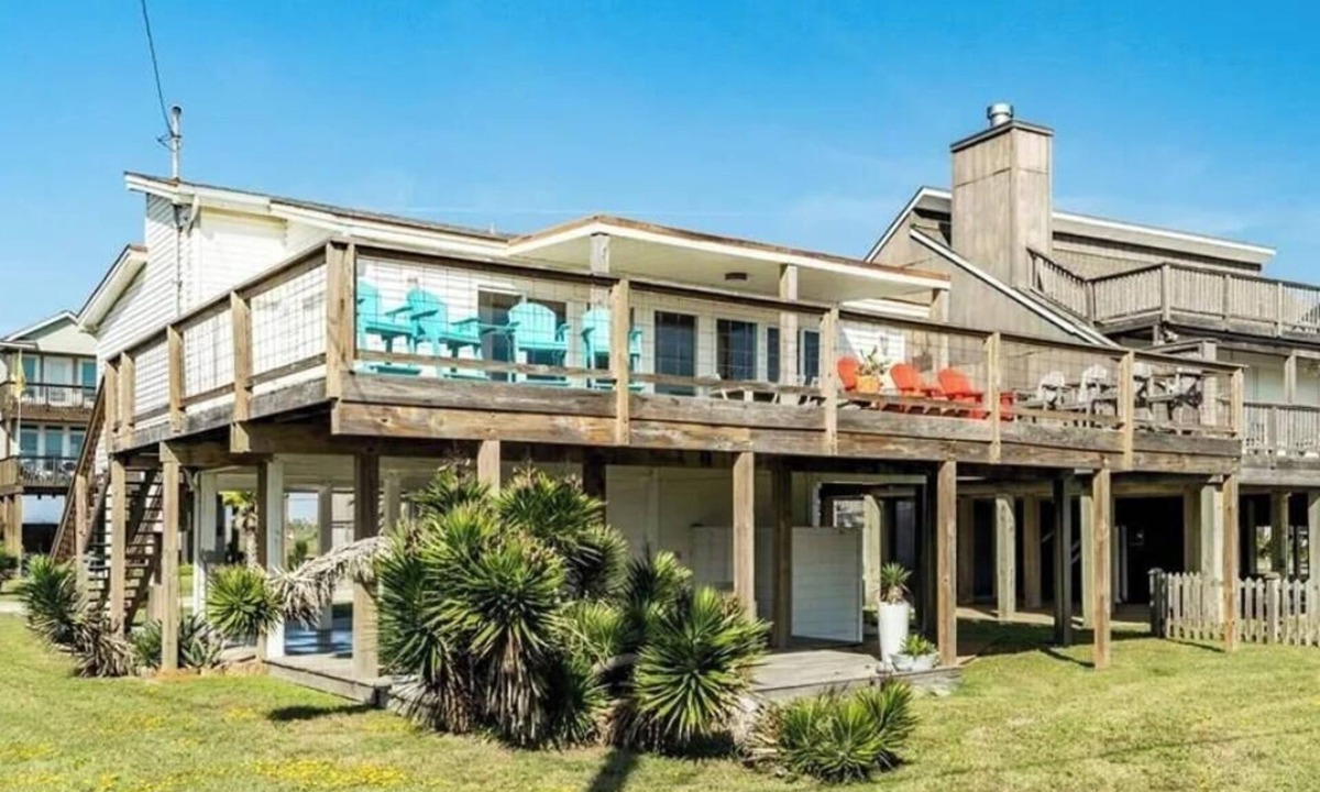 Bermuda Beach House | Seaside Serenity- Amazing 2nd row views, and dog friendly!