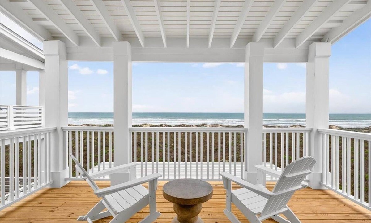 Cinnamon Shore House | Seaside Siesta a luxury beachfront home steps away from the southern coast