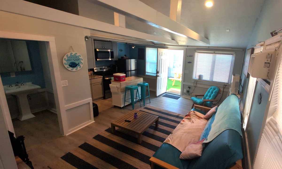 Hampton Apartment | Seaside Social - Steps to Wally's, Goat, L Street