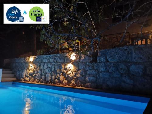 Lukovo Sugarje House | Seaside stone house