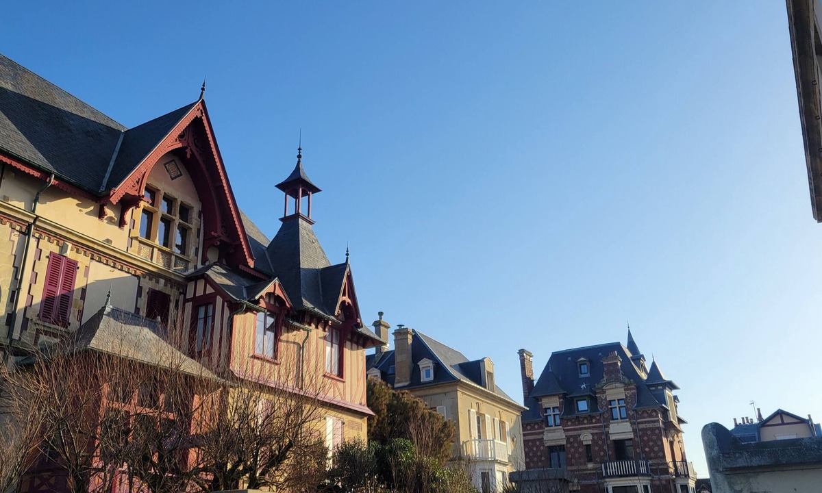 Lion-sur-Mer Apartment | Seaside studio with bikes and garden
