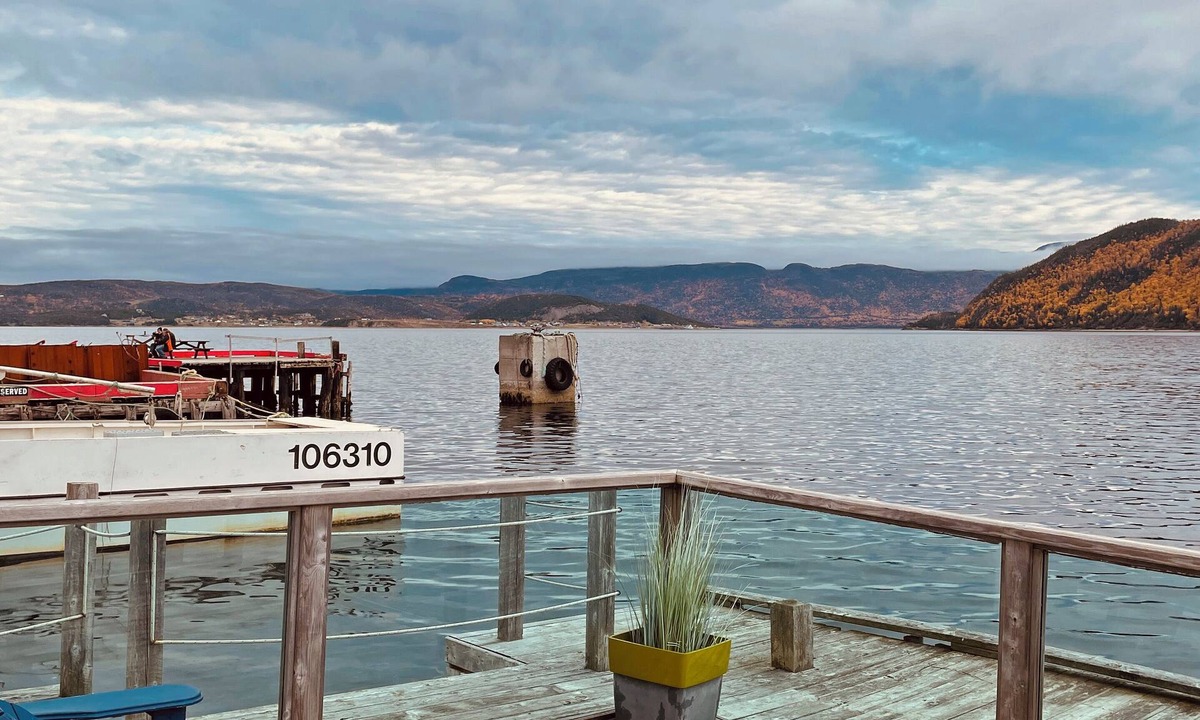 Woody Point Hotel | Seaside Suites