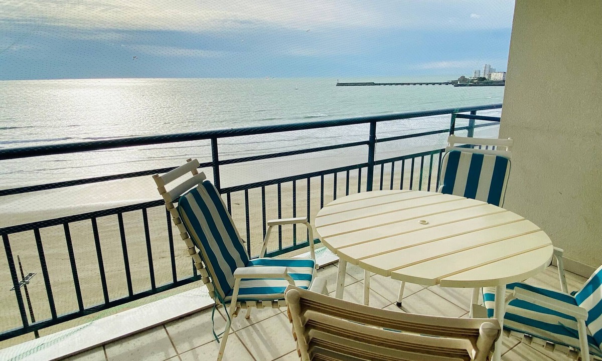 Les Sables d'Olonne Apartment | Seaside T3 Apartment for vacation