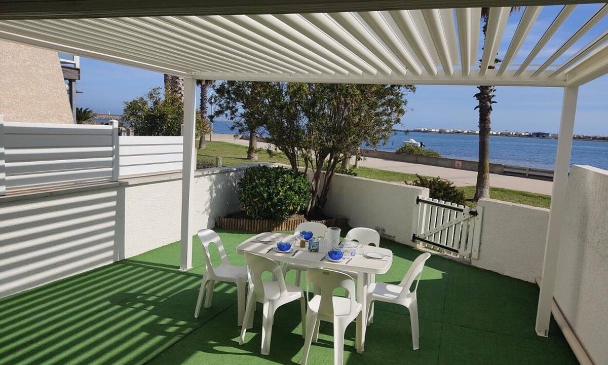 Gruissan Villa | Seaside T4 Villa in Gruissan, Air Conditioning, 80m2, Beach 50m, Sleeps 6.
