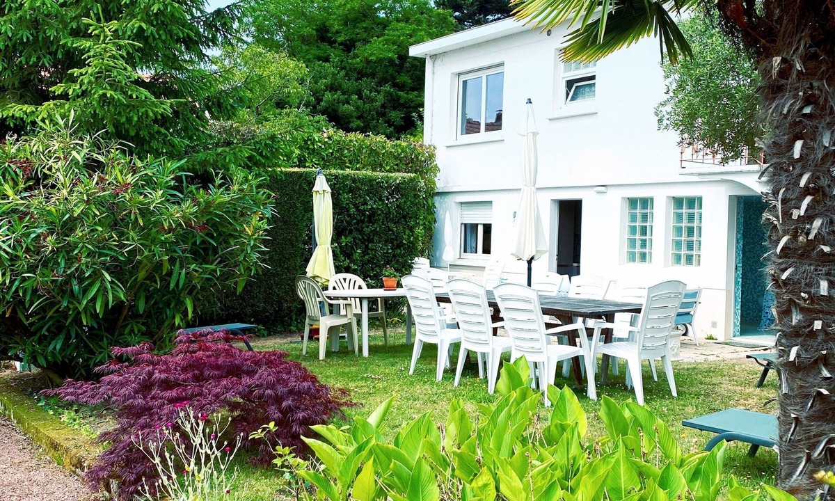Pornic House | Seaside Vacation Home – Spacious, Welcoming, Garden, Wi-Fi
