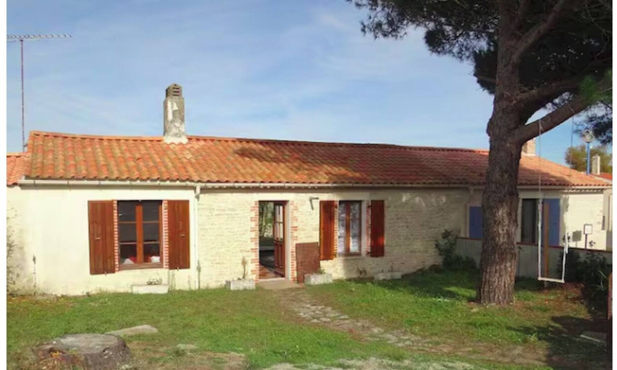 Les Conches Villa | Seaside Vendée farmhouse with swimming pool and pets welcome.