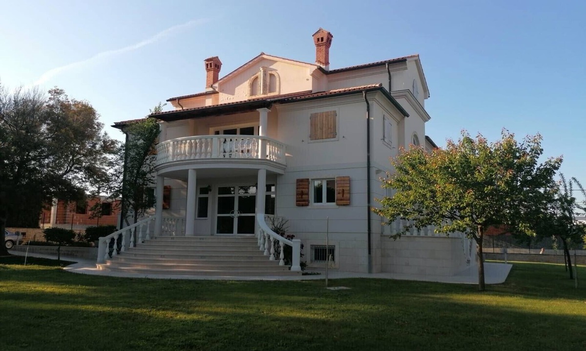 Liznjan Villa | Seaside villa with 1700 m2 of private garden
