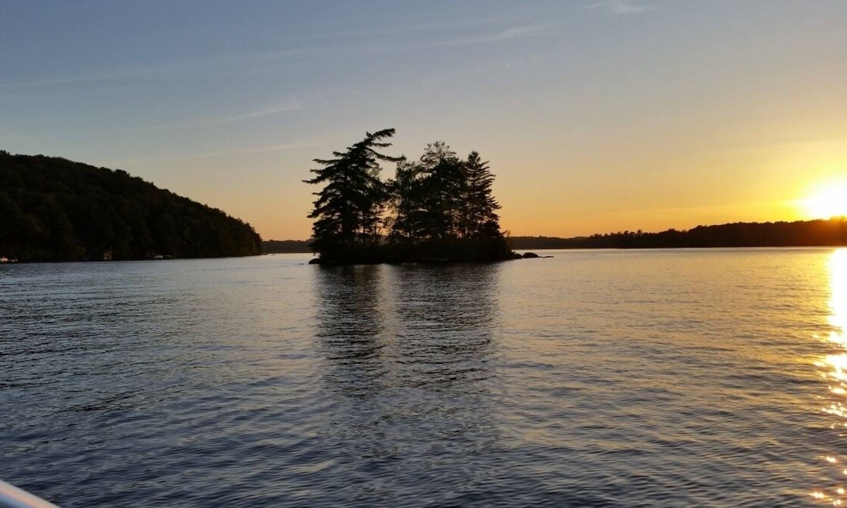 Caroga Lake Cabin | Seasonal 3 bedroom camp, with private beach area, cable T.V./internet, grill.