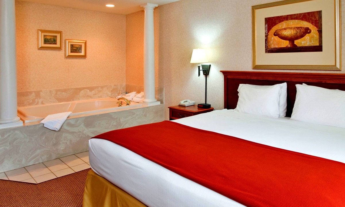 Highland Hotel | Seasons Inn & Suites Highland