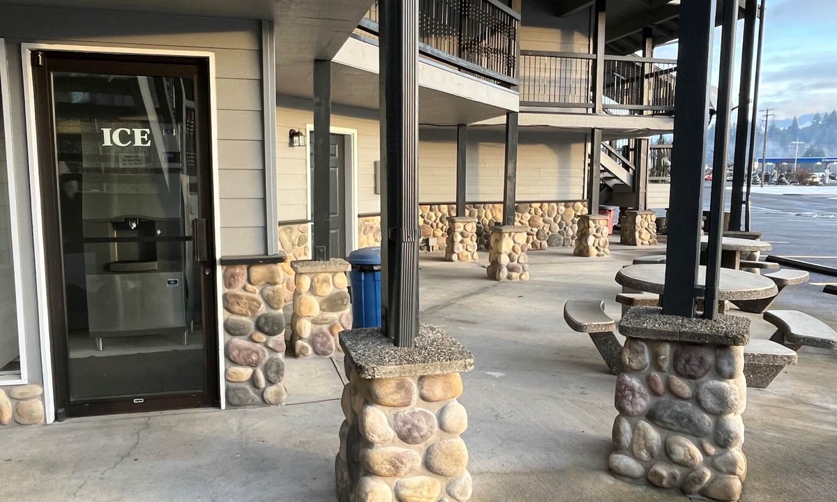 Morton Hotel | Seasons Motel