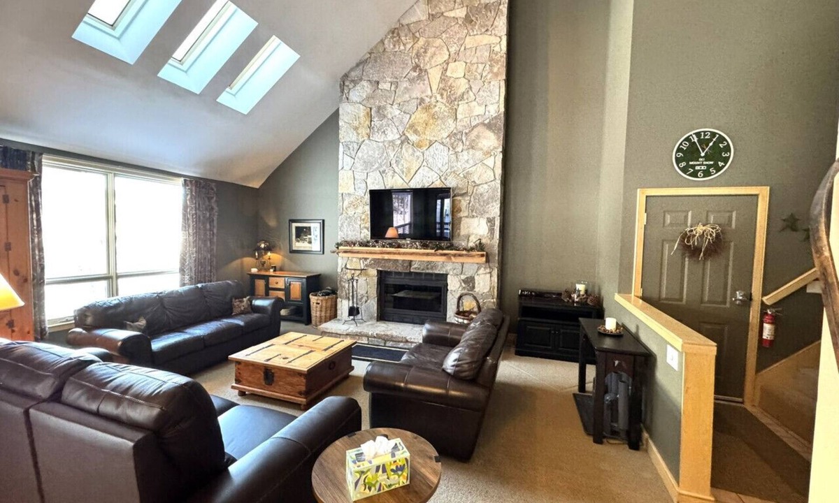 West Dover Villa | Seasons ski on/off at Mount Snow