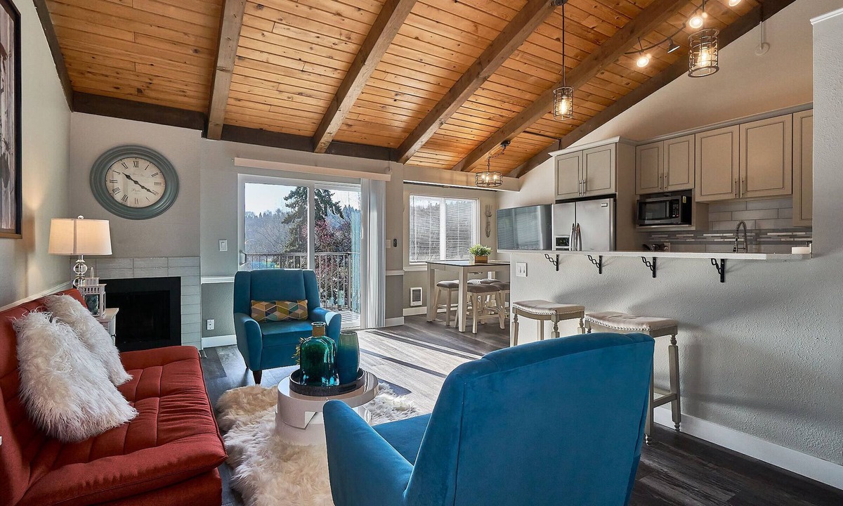 Tukwila Condo | SeaTac Condo Close to Everything!