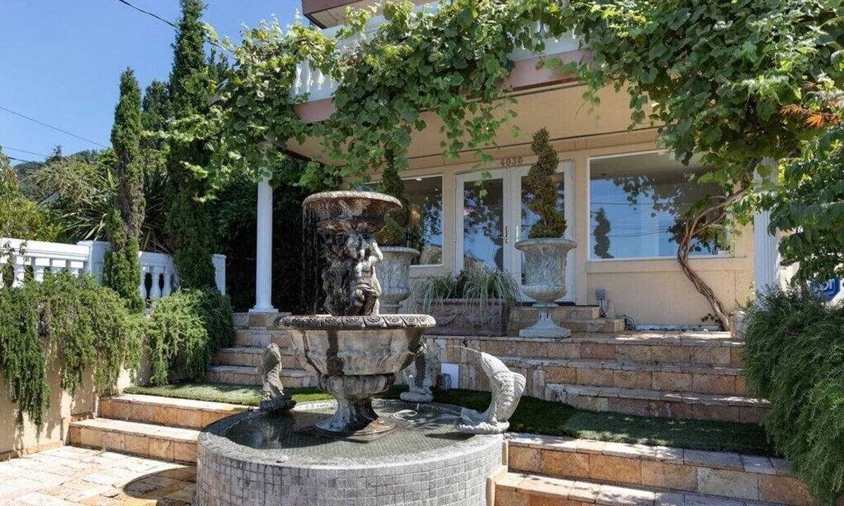 Alki Villa | Seattle La Villa Rustica Luxury Waterfront Beach Villa