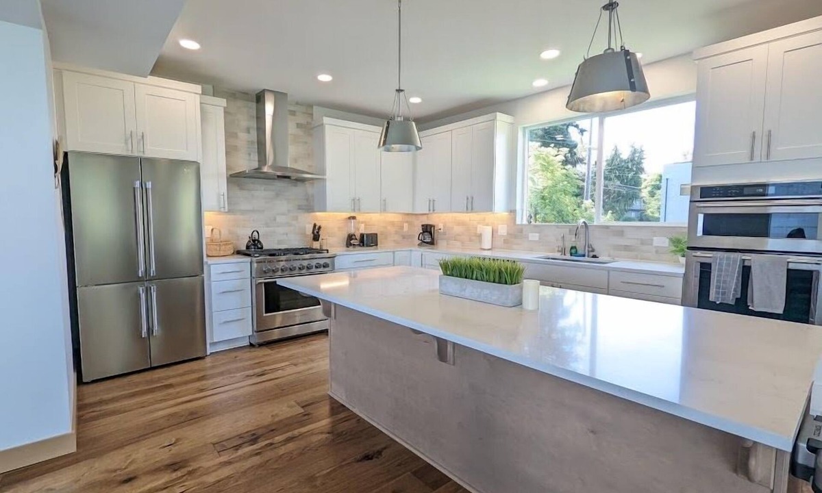 North Admiral House | Seattle Vacation Home Alki Beach House