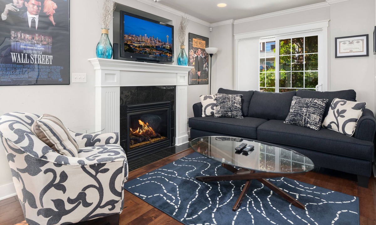 Mann House | Seattle Vacation Home: The Great Wall