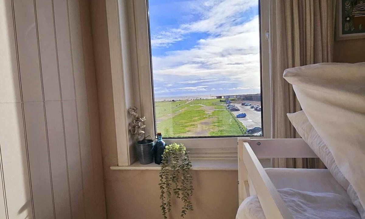 Littlehampton Apartment | SEAVIEW apartment