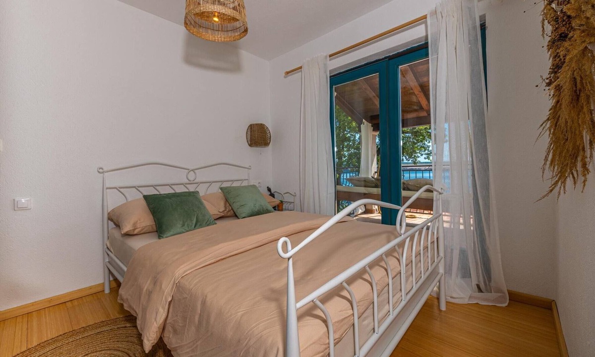 Jadranovo Villa | Seaview home with bubble bath