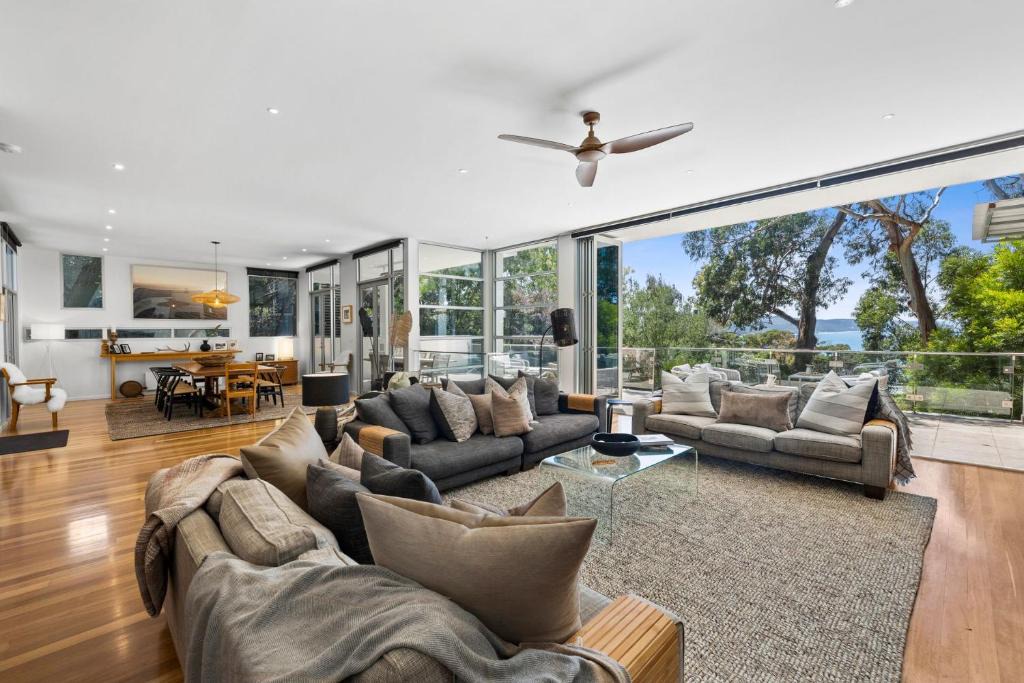 Lorne House | Seaview House