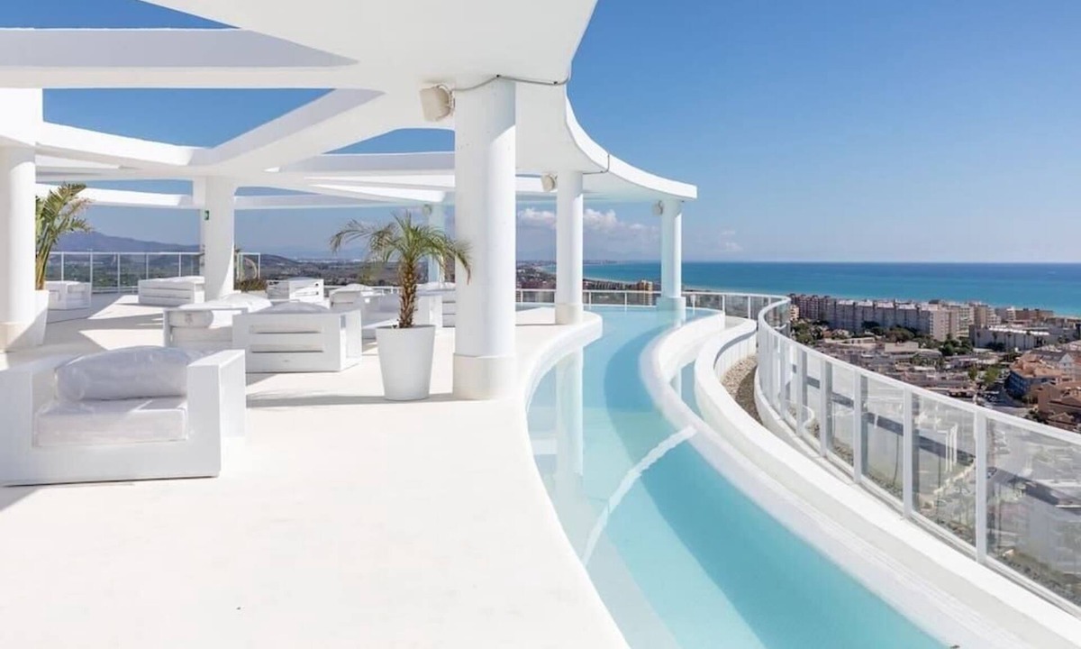 Canet de Berenguer Apartment | Seaview Luxury with Rooftop Pool