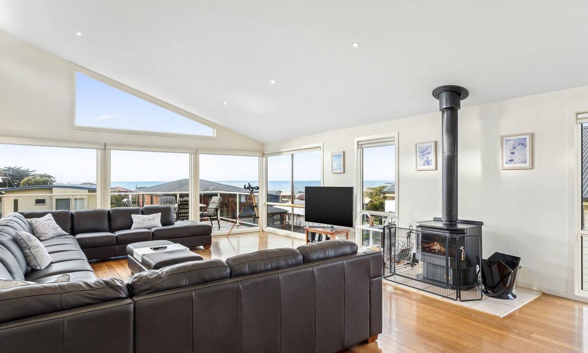 Apollo Bay House | Seaview on Seaview - Exceptional & Spacious With Sensational Views